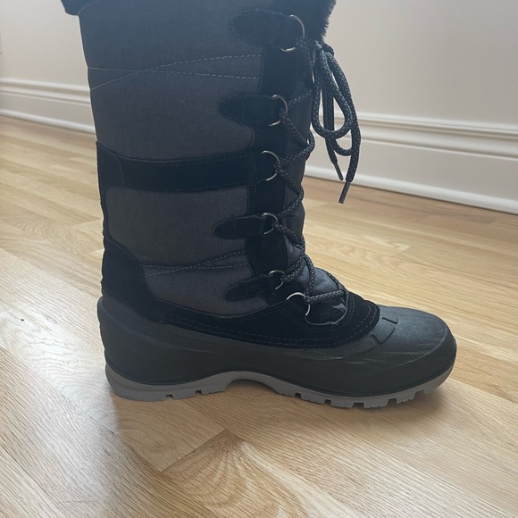 SOREL women’s boots. - Picture 3 of 6